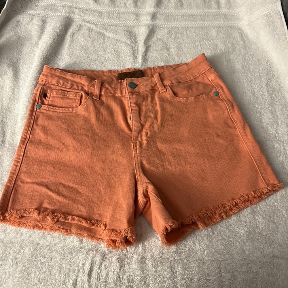 Judy Blue Sunset Garment Dyed Frayed Hem Shorts. Large (10-12)